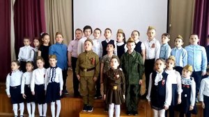 Песня "Бери шинель, пошли домой" (автор Б. Окуджава). Исполняет 2 а класс МБОУ Новобытовская СОШ