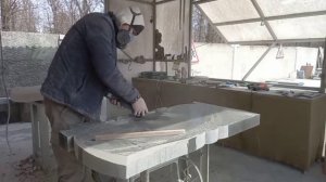 Как вырезают розы на граните ?