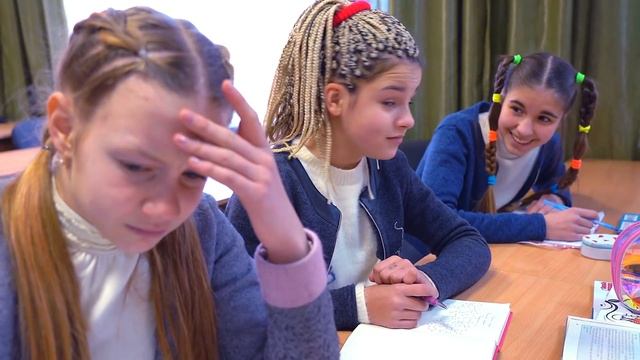 Училку закидали в школе НОСКАМИ, Попали МЯЧОМ в Учителя смотреть онлайн