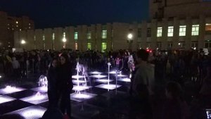Музыкальные фонтаны ночью  у Чувашского кадетского корпуса. Show must go on.