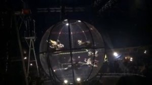 Мотоциклисты в шаре смерти