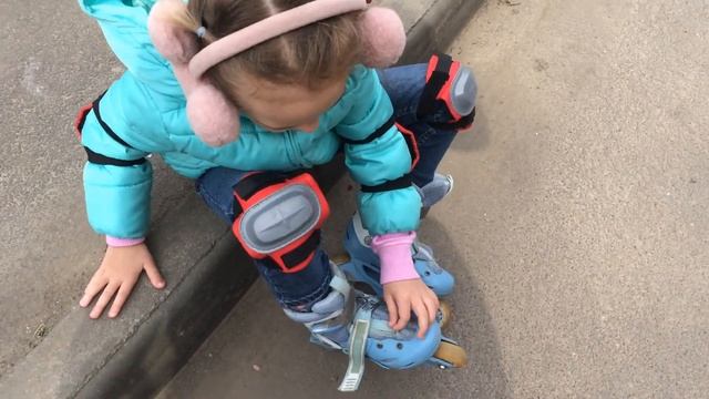 Учимся ездить на роликах и не только))) смотреть онлайн
