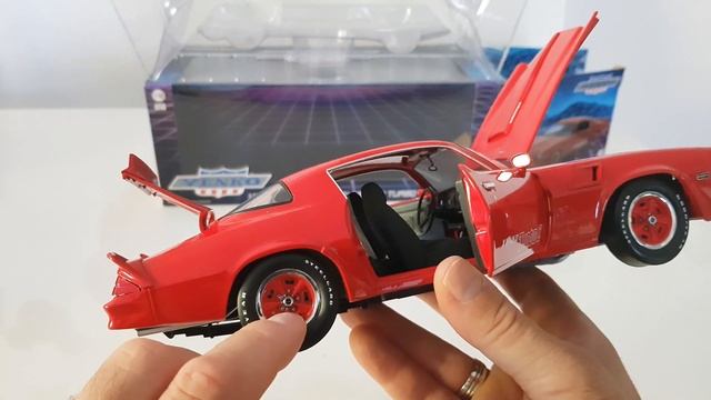 1981 CHEVROLET CAMARO Z28 YENKO TURBO Z GREENLIGHT 1/18 смотреть онлайн