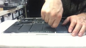 How to Remove Battery on Macbook Pro 15" A1398 2013-2015 Models