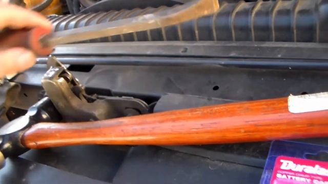 Battery Terminal Replacement - Car and Truck - EASY! смотреть онлайн