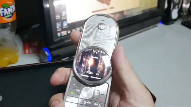 Motorola Aura. Моторола Аура. Старый телефон по цене нового Айфона.