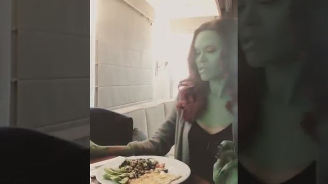 Zoe Saldana / Gamora eating Lunch / Guardians of the Galaxy Vol 2