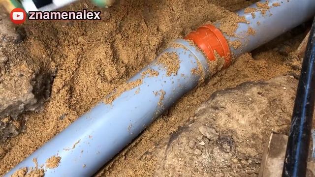 Подключаем самостоятельно септик Тверь. Прокладываем трубы в траншею. смотреть онлайн