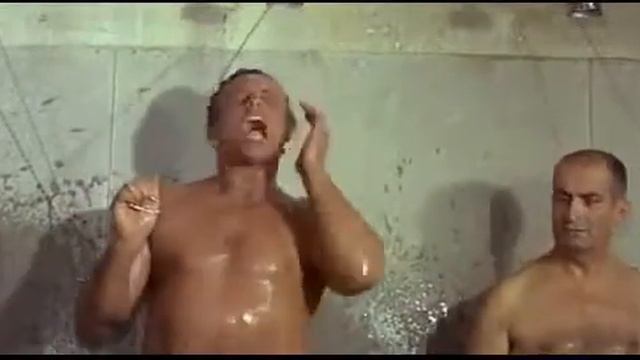 Louis De Funès - Le Corniaud - Scène De La Douche