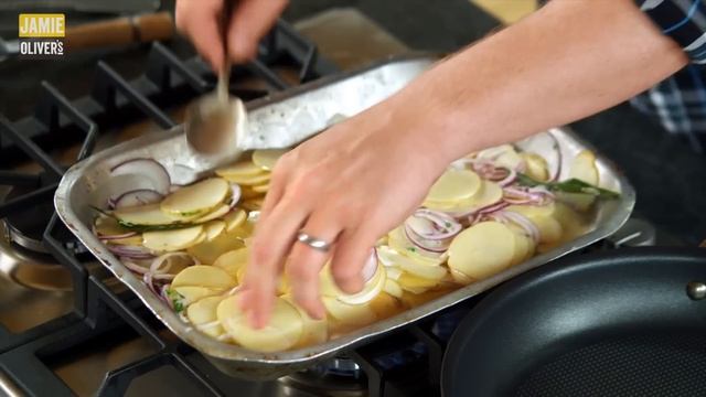 Jamie's Quick Potato Dauphinoise смотреть онлайн