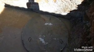 Септик из бетонных колец. Просто дёшего и работает.