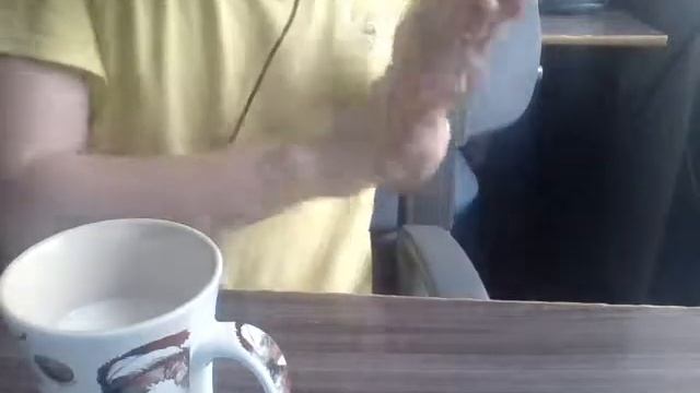 Стакан с молоком и солью смотреть онлайн