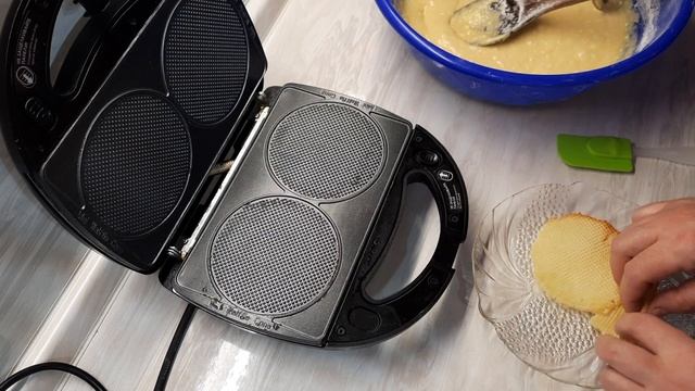 Хрустящие , тонкие вафли в мультипекаре . смотреть онлайн