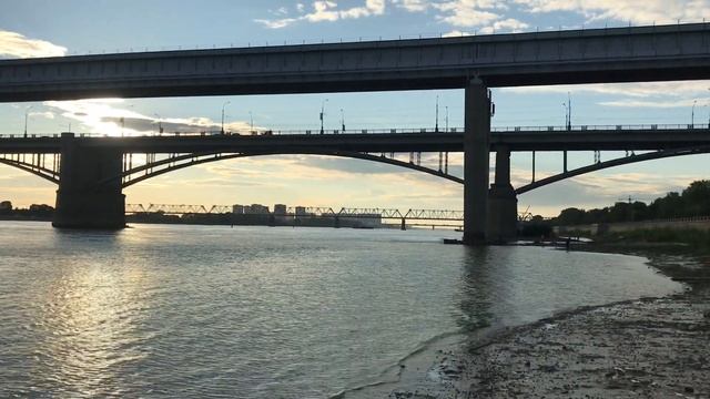 Вечер на реке Обь. Много Уток. Новосибирск Михайловская набережная..
