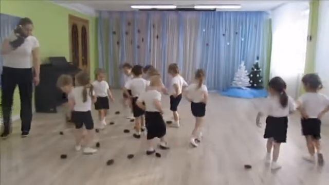 НОД по физической культуре во второй младшей группе Путешествие по сказке "Колобок" смотреть онлайн