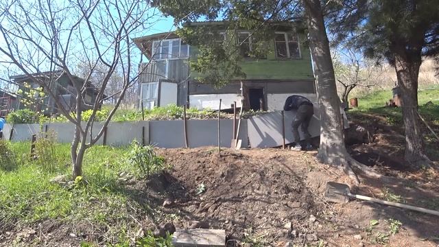 РЕШИЛ "ТЯЖЕЛЫЙ" ВОПРОС ! ОПОРНАЯ СТЕНА ИЗ ПЛОСКОГО ШИФЕРА ! ВОССТАНОВЛЕНИЕ ЗАБРОШЕННОЙ ДАЧИ ! СТОЛЫ