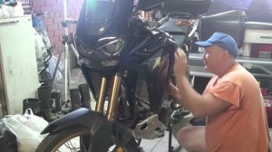 Honda CRF1100 Africa Twin Adventure Sports 2020  Снимаем пластик, ставим защиту радиатора - 2 часть