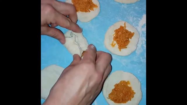 Пирожки с капустой!