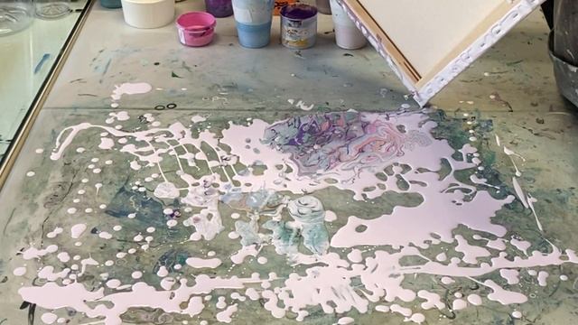 Acrylic Pearl Pour. Fluid art Incredible pearl cells. Minimalistic Acrylic pour abstract art. смотреть онлайн
