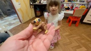 Малыши Степа и Маня вышли из вольера и пошли будить папу Влада)))