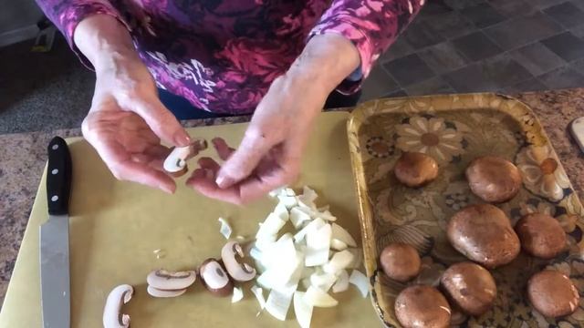 На ужин картошка с грибами в сметане. Объедение! For dinner-Potato, mushrooms&sour cream.
