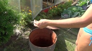 Как достать утонувшее ведро и почистить колодец. How to get a drowned bucket and clean a well
