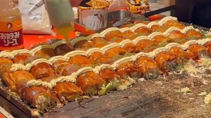 Окономияки — японские пикантные блины, состоящие из множества ингредиентов