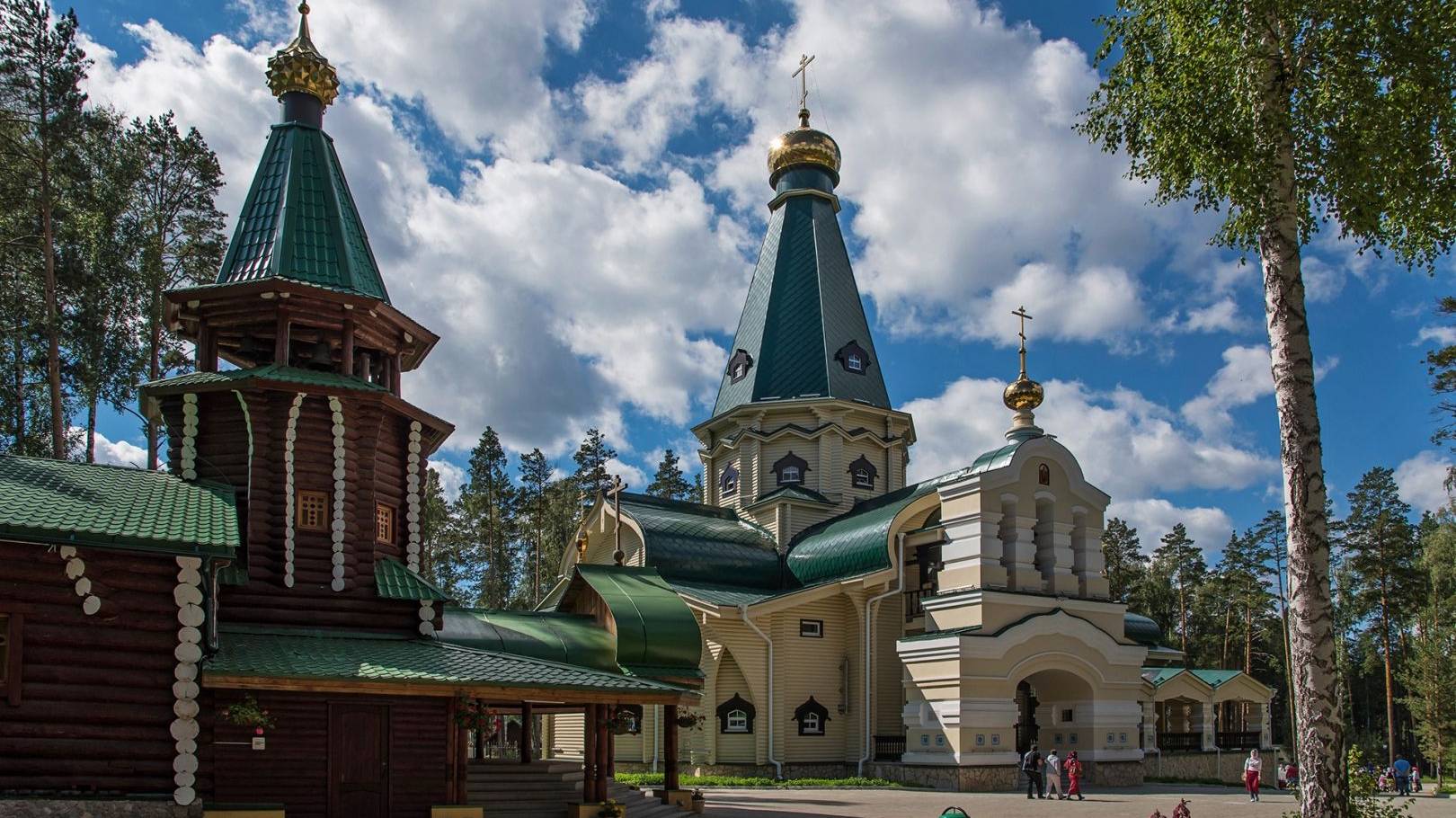 Екатеринбург. Монастырь святых Царственных страстотерпцев (летом) смотреть онлайн