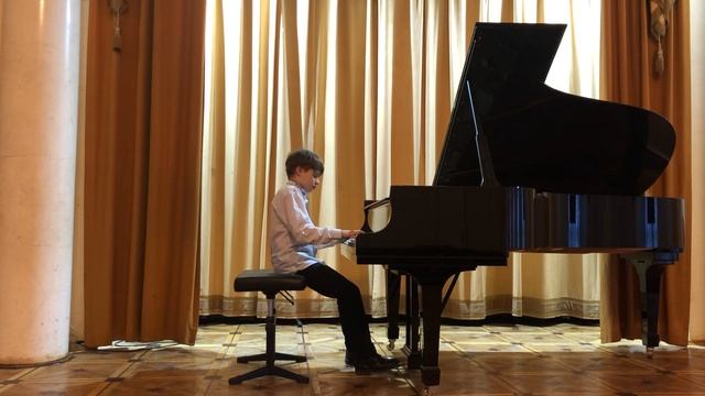 Ференц Лист. Венгерская рапсодия №2 (фрагмент). Исп. Кирилл Новиков смотреть онлайн