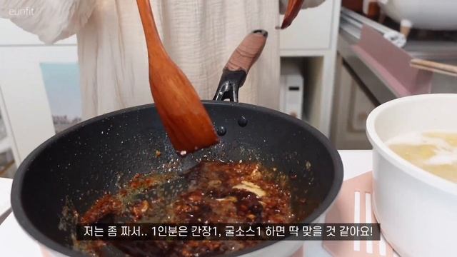 vlog | 선물용 생일케이크 만드는 자취일상 브이로그 | 단풍구경 다녀와서 도넛 흡입 | 갈릭버터파스타, 메밀김밥, 대패두루치기, 캐치볼클럽 도넛
