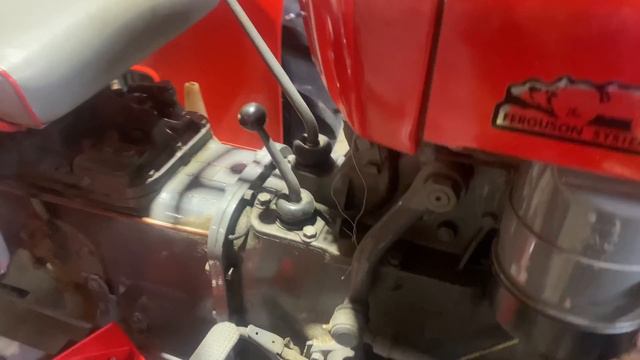How to service a Massey Ferguson 35, 35x and Massey Ferguson 135. смотреть онлайн