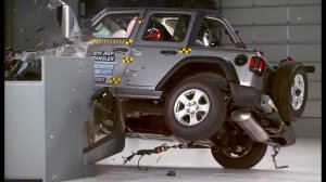 Jeep Wrangler 2020 перевернулся на своей стороне в американских краш-тестах.