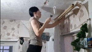 343/Начала ремонт на кухне,крашу потолок.