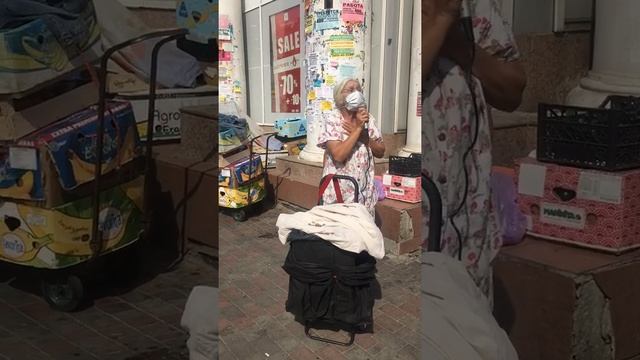 ?? Бывшая оперная певица просит милостыню ? Odessa sings! смотреть онлайн