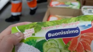 Магазин "Светофор": говядина, куча конфет, кешью, фисташки, маслины, колбаса с чесноком и т.д.