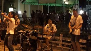 Поют Ляписа Трубецкого - Я тебя не скоро позабуду. Уличный концерт в Крыму, Набережная Евпатории