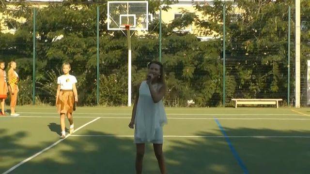 Сафонова Полина и Театр моды "Стиль" - Волшебная страна (муз. Н. и И.Нужины, сл. М.Загот) смотреть онлайн