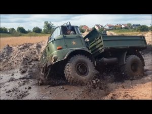 Полноприводные военные грузовики НАТО и США на бездорожье