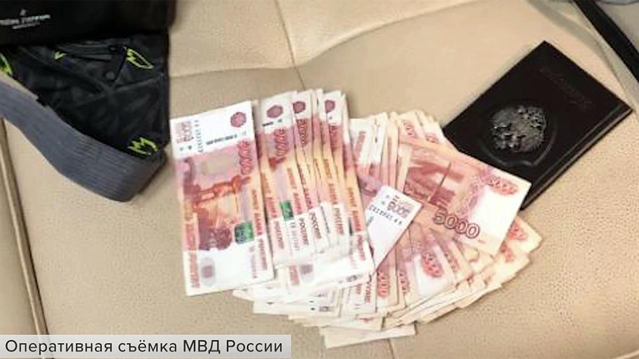 Мошенники набрали кредитов. Миллион рублей. 1000000 Рублей. Мошенничество Волгоград.