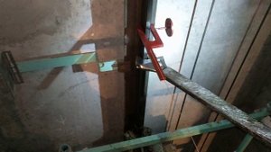 Делаем разворот направляющих "Могилёв Карат" лифта .