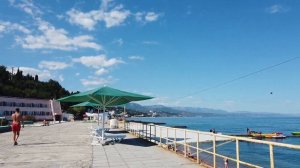 Крым. Алушта. Морской уголок. Розовый пляж