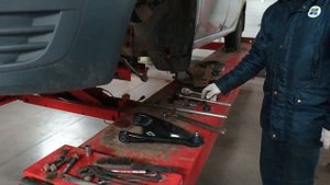 Профессии. Слесарь по ремонту автомобилей.