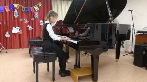 И. С. Бах: Менуэт-трио  соль минор. Исполняет Маргарита Горбонос