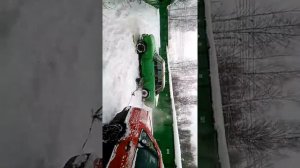 Как перевернуть машину с помощью другой машины.