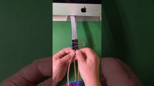 Плетение «восьмерки» из газетных трубочек