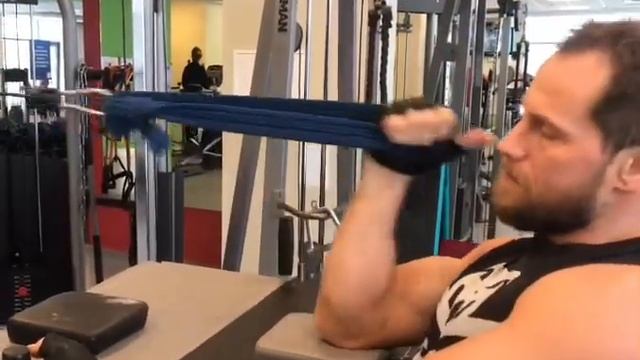 Для борьбы на руках ?? тренируем плечелучевую мышцу, пронатор и укрепляем пальцы. смотреть онлайн