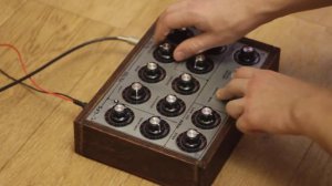 Самодельный синтезатор BOX NOISE 1