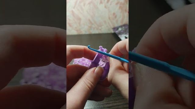 Плетение простого браслета из резинок. смотреть онлайн