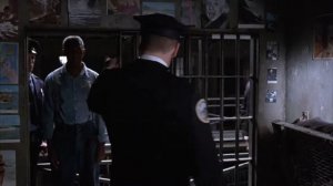 Энди Дюфрейн сбегает из Шоушенка / Побег из Шоушенка (1994) HD