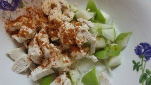 Салат с грушей мясной